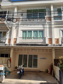 For SaleTownhouseLadkrabang, Suwannaphum Airport : Selling cheap!! Townhouse The exclusive On Nut 74-3-1, size 20 sq m, 3 floors