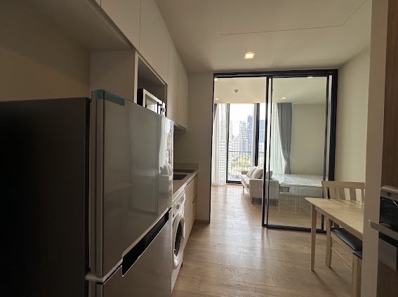 For RentCondoSukhumvit, Asoke, Thonglor : Condo for rent, Noble Around Sukhumvit33, new condo, fully furnished, ready to move in. Near BTS Phrom Phong and many food sources!!