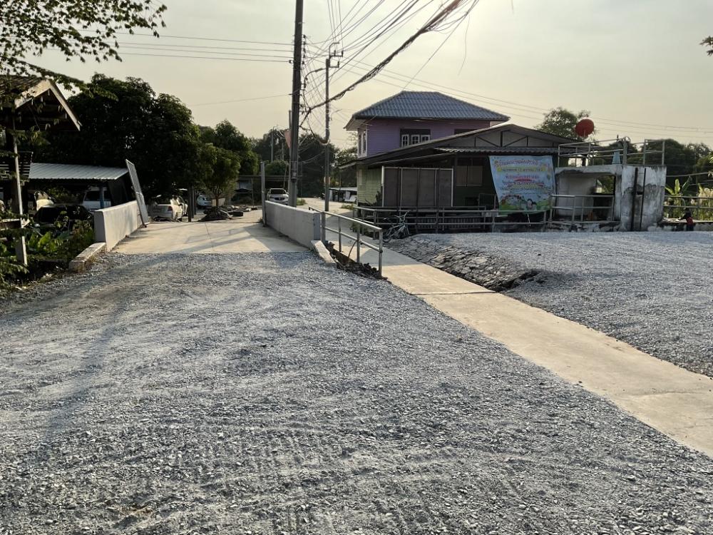 For RentLandNonthaburi, Bang Yai, Bangbuathong : Vacant land adjacent to a canal near the Chao Phraya River, about 50 meters, located in Hua Toei Community, Tha It Subdistrict, Pak Kret District, Nonthaburi Province Area of approximately 320 square wa, width 20, depth about 70 meters, road access to hig