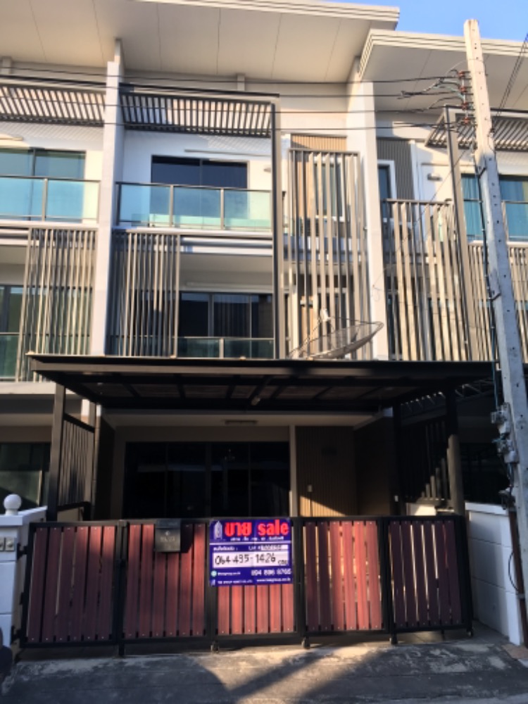For SaleTownhouseNonthaburi, Bang Yai, Bangbuathong : !!! Urgent sale!! 3-story townhome near Central Westgate, only 600 meters from MRT Samyaek Bang Yai, new condition, ready to move in. New townhome in modern style 
