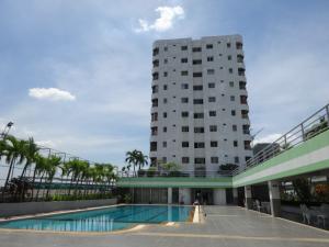 For SaleCondoChokchai 4, Ladprao 71, Ladprao 48, : Condo for sale. Thana Tower 2, Ladprao, 11th floor, city view, near the train station, beautiful, cheap to move in.