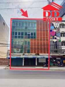 For SaleShophouseWongwianyai, Charoennakor : Commercial building for sale, 3 booths, opposite ICONSIAM, next to BTS Charoen Nakhon Station, 4.5 storey commercial building