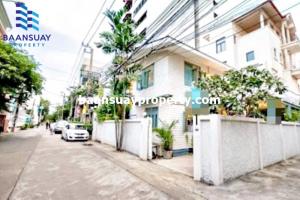 For RentHouseSukhumvit, Asoke, Thonglor : For rent, 2 storey detached house, Sukhumvit Road, near BTS Nana.