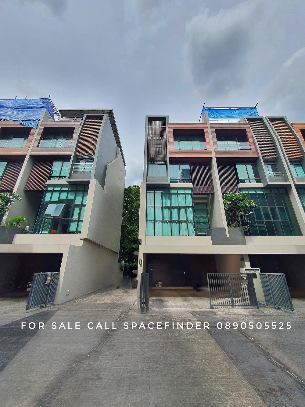 ขายทาวน์เฮ้าส์/ทาวน์โฮมอ่อนนุช อุดมสุข : House for sale Location Sukhumvit 63No. of Storeys 5Land Area 35.9 Sq.wah5-storey townhouse / townhome for sale at The Park Lane 22 on Sukhumvit 63 (Ekkamai) Soi 22, Bangkok. 3 bedrooms + 1 maid.Selling Price 24.5 million Bahtcall for viewing 0890505525