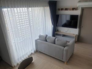 For RentCondoBangna, Bearing, Lasalle : Ideo O2 for rent, 2 bedrooms, 2 bathrooms, only 22,000 baht, closed kitchen, complete electrical appliances