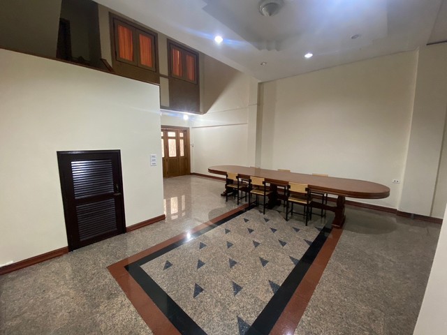 For RentTownhouseAri,Anusaowaree : 4-storey townhome for rent in Inthamara area, Saphan Khwai area, Ari, Soi Inthamara 8, near BTS Saphan Kwai, near MRT Sutthisan. suitable for living