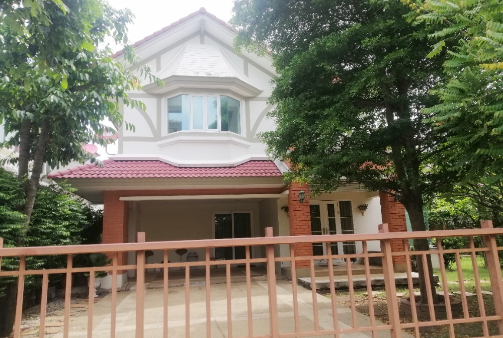 For RentHouseChaengwatana, Muangthong : For rent, 2 storey house, European style, 124 sq m., located on Chaiyapruek-Chaengwattana Road. near Rama IV Bridge, Pak Kret Rent 39,000/month