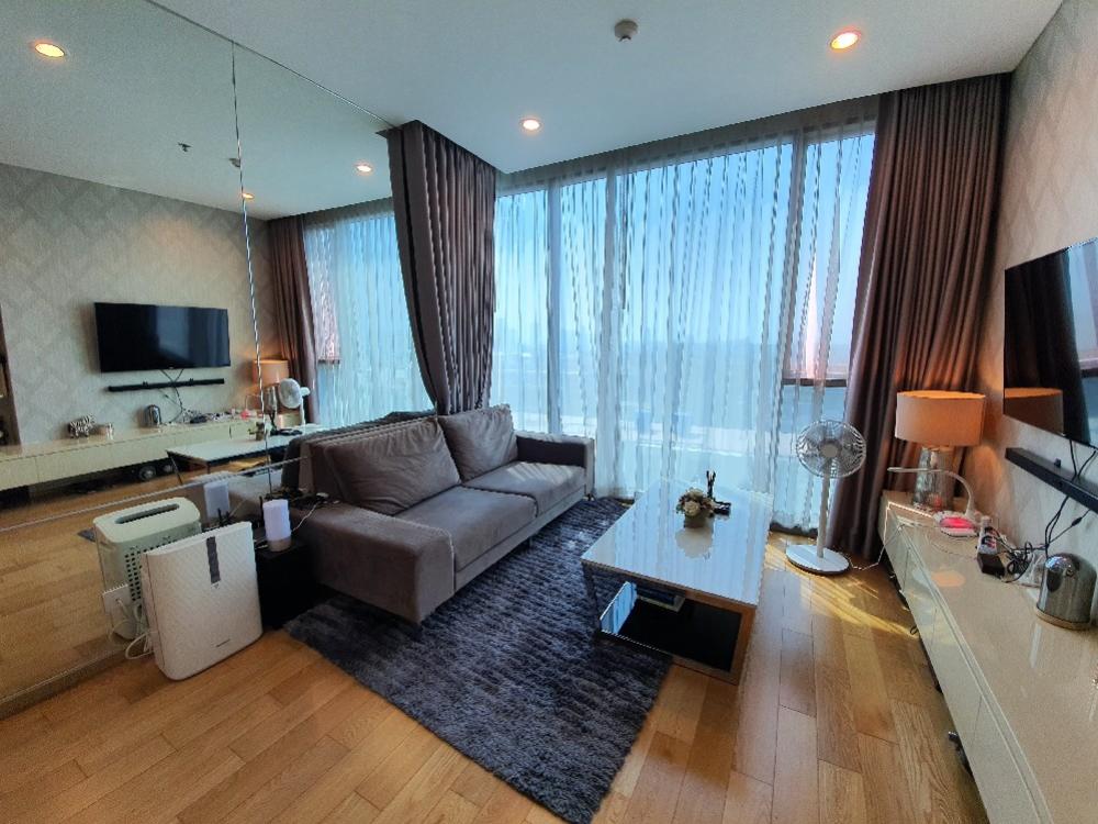 For RentCondoSathorn, Narathiwat : ### Rent The Breeze Narathiwat 1Bedroom, the most beautiful room, most complete, most livable, reduced from 35,000 to only 29,500 baht/month ###