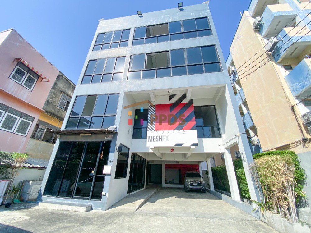 For SaleShophouseRatchadapisek, Huaikwang, Suttisan : Office Building for sale and rent at Ratchadapisek Road near MRT
