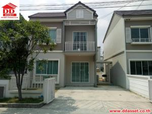 For SaleHouseSamut Prakan,Samrong : 2-storey townhouse for sale, detached house style There is a garden area around the house, The Village Bangna-Wongwaen 2 project.