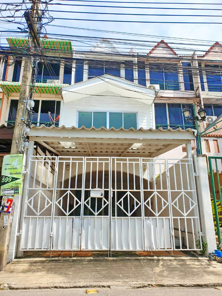 For SaleTownhouseLadprao, Central Ladprao : H0180😍For SELL ขายทาวน์เฮ้าส์ 3 ชั้น🚪4 ห้องนอน🚄 ใกล้ ร้าน Hinoki Sushi🏢ลาดพร้าว🔔พื้นที่บ้าน25.00ตร.วา🔔พื้นที่ใช้สอย300.00ตร.ม.💲ขาย:5,900,000฿📞O86-454O477,O99-5919653✅LineID:@sureresidence
