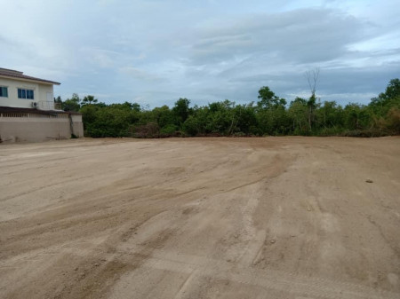 For SaleLandCha-am Phetchaburi : Land for sale, 1 rai, Soi Cha-am 31, near the main road and the beach, square plot, suitable for accommodation, resorts or villages.