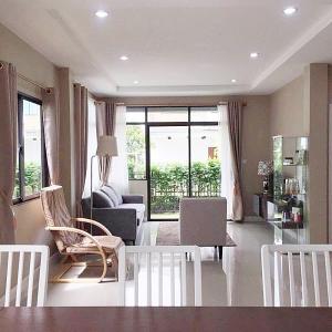 For RentHouseBangna, Bearing, Lasalle : 2 storey detached house for rent in modern style Ring Road - On Nut Near Suvarnabhumi Airport, area 80 sq m., 4 bedrooms, 3 bathrooms, rental price 45,000 baht per month.