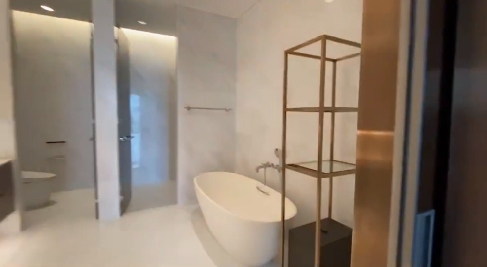 For SaleCondoWitthayu, Chidlom, Langsuan, Ploenchit : ⭐Rare Unit⭐Sinthorn Residence For Sell ♛ 4 Bedrooms / 357.22 Sq.m./ High Floor, Clear View / 110 MB 【065-4742891】