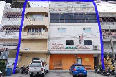 For SaleShophouseVipawadee, Don Mueang, Lak Si : Commercial building for sale, 3 booths, 5 floors, next to Weluwanaram Road, good location, selling very cheap, suitable for investment