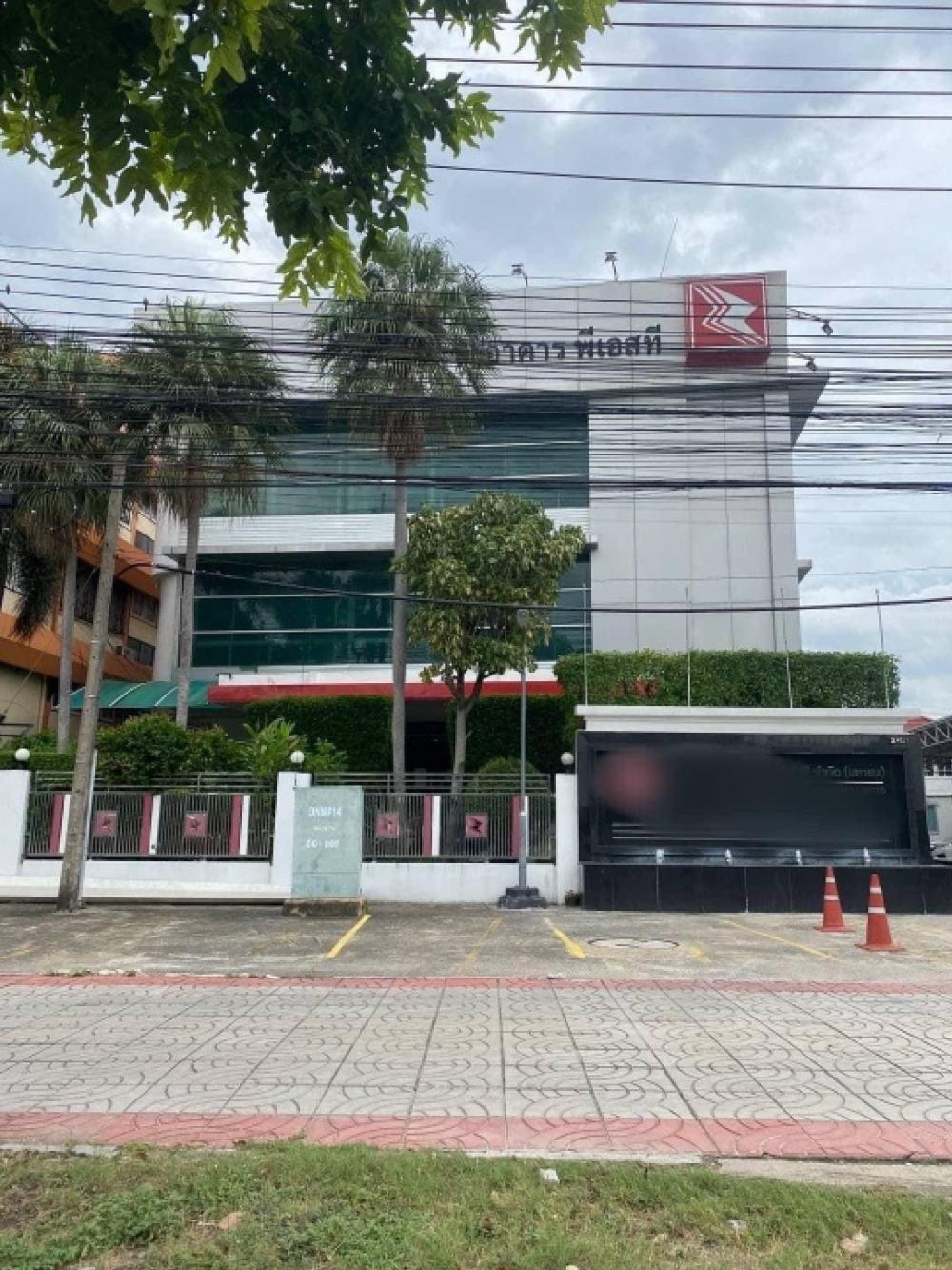 For SaleOfficeVipawadee, Don Mueang, Lak Si : Selling a 3-storey office building with 1 rai of land ♻️ Next to Phaholyothin Road ♻️ near train station