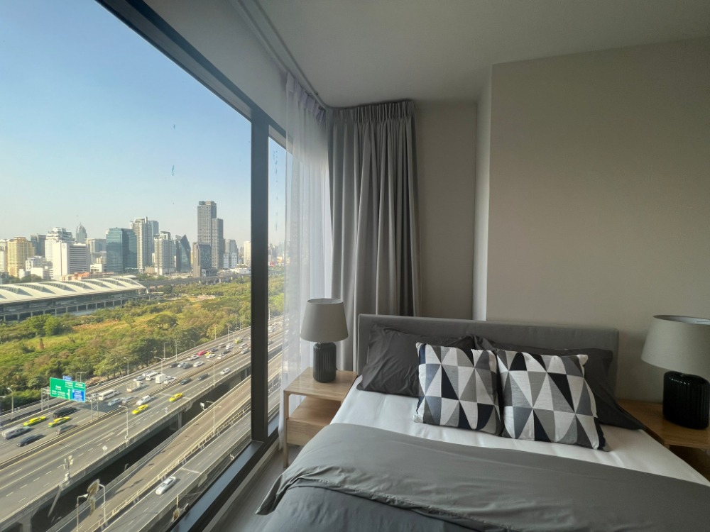 For RentCondoRama9, Petchburi, RCA : 🔥Slow down, you will definitely miss it, 2 bedrooms, rare price, unblocked view, rare location, life asoke hype, near MRT, there are many rooms to choose from🔥