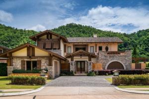 For SaleHousePak Chong KhaoYai : Land for sale In a luxury mansion project, The Creston Hills Khao yai, by the water in the midst of a beautiful valley, ready to move in.