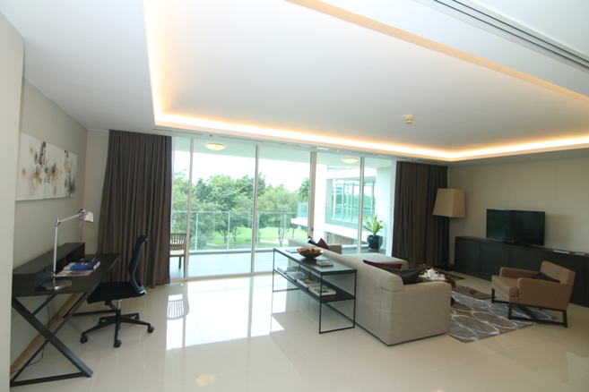 For RentCondoวิภาวดี ดอนเมือง หลักสี่ : คอนโดให้เช่า นอร์ธ พารค์ เพลส วิวสนามกอลฟ์ 198 ตรม Tel.088-818-1859