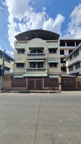 For RentHome OfficePattanakan, Srinakarin : RT578 Home office for rent, 300 sq m., 5 bedrooms, 5 bathrooms, near Suan Luang Rama IX.