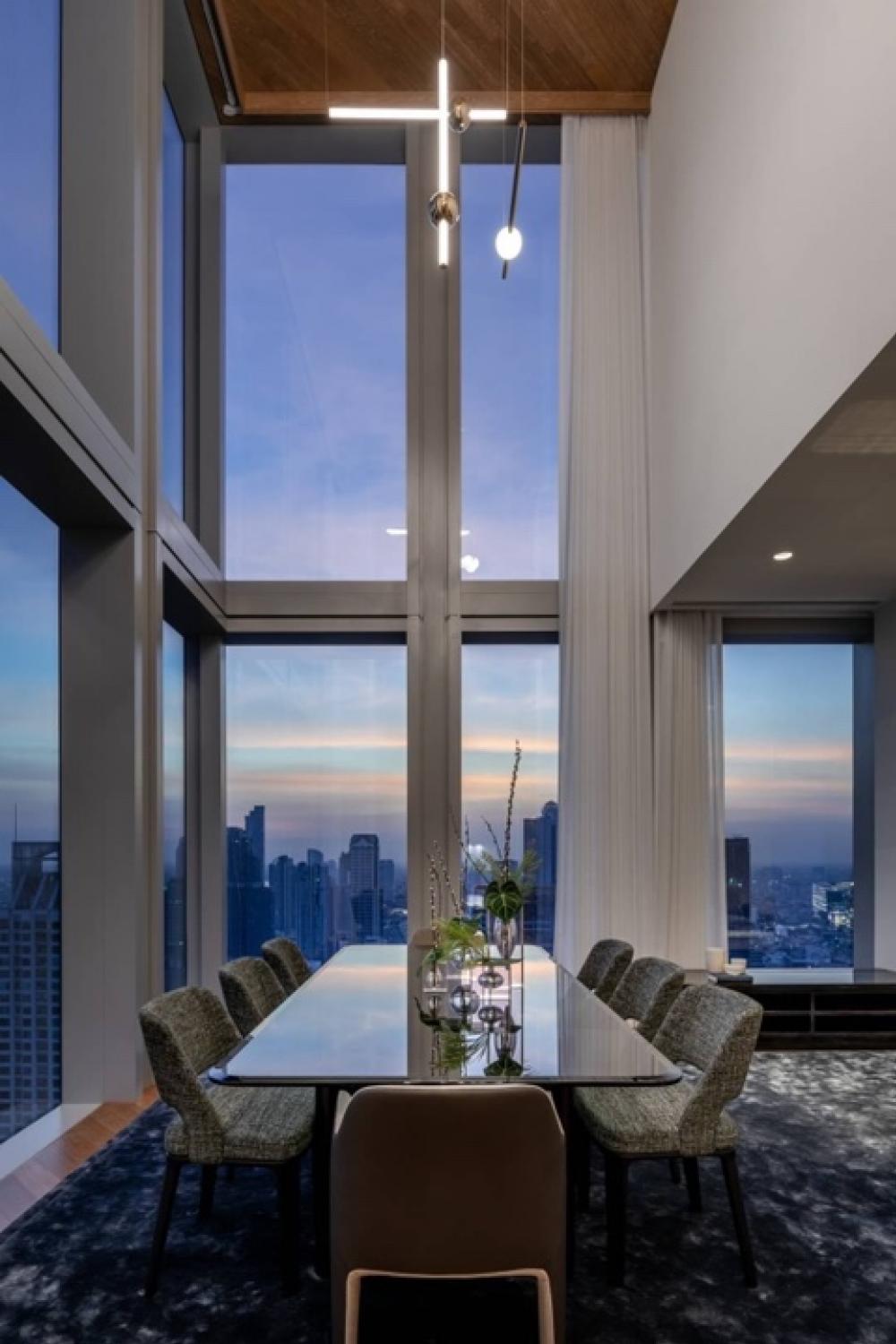 ขายคอนโดสาทร นราธิวาส : Selling : The Ritz Carlton Sky Residence Sathorn  Duplex Type , 2 BEDS, 3 BATHS, 40th floor, 229 SQ.M. 🔥🔥Selling Price: 134,900,000 THB 🔥🔥