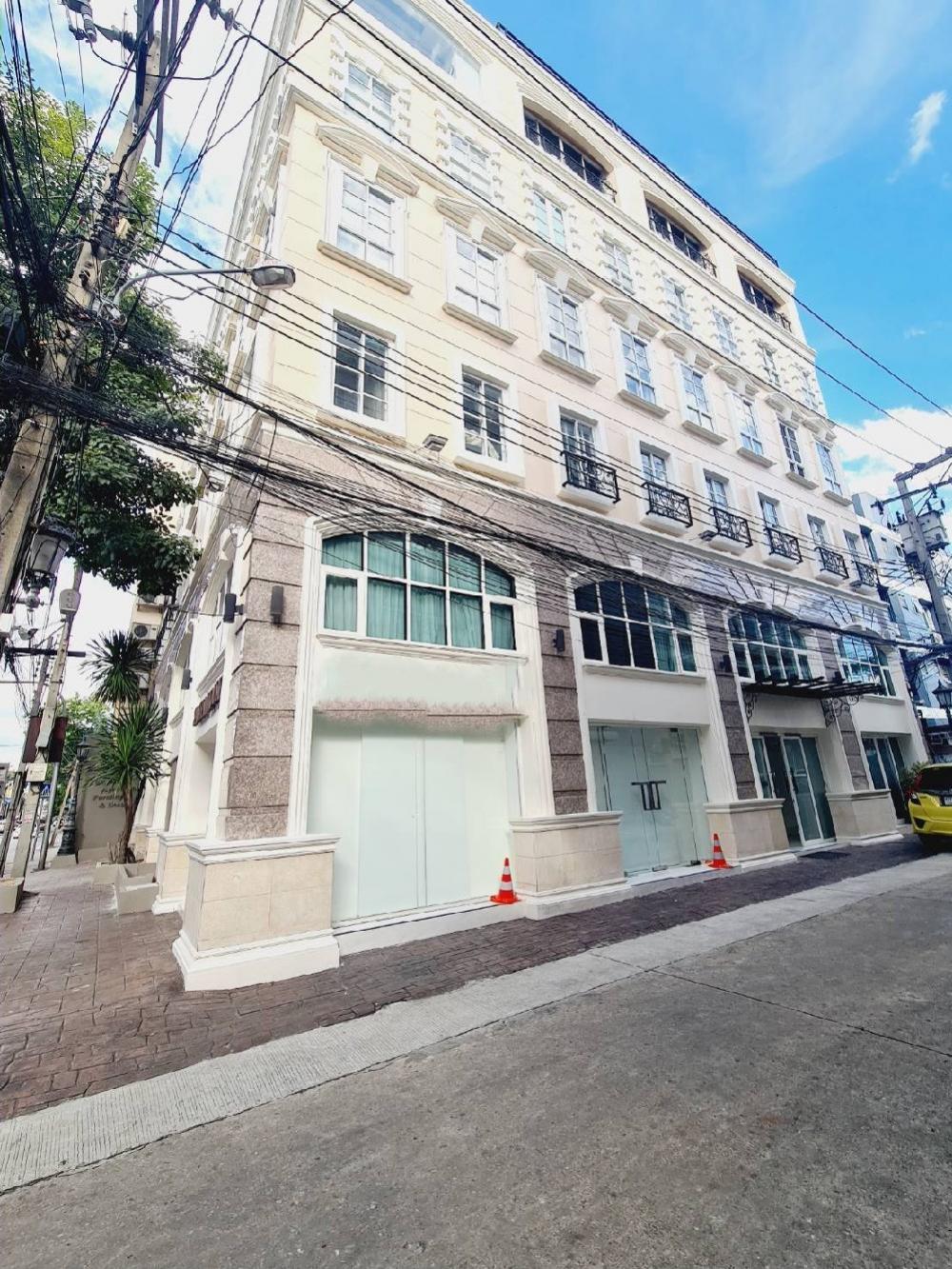 ขายขายเซ้งกิจการ (โรงแรม หอพัก อพาร์ตเมนต์)เกษตรศาสตร์ รัชโยธิน : ขาย อาคารหรู 5 ชั้น    เหมาะสำหรับประกอบกิจการ โรงแรม  ที่พัก อาศัย  หรือทำธุรกิจอื่นๆๆพื้นเที่  1,500 ตรม.    ห่างจากสถานรถไฟฟ้าเสนานิคม  250 เมตร