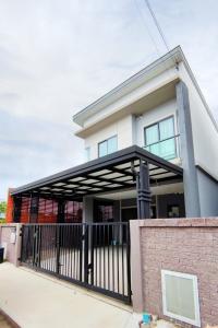 For SaleHouseMin Buri, Romklao : Townhome for sale, The Plant Ramkhamhaeng-Wongwaen, 138 sq m.