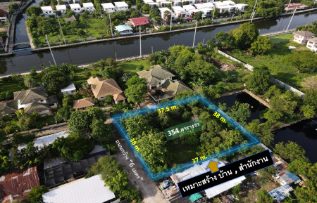 For SaleLandLadkrabang, Suwannaphum Airport : Cheap sale, land on Nut - next to the road, width 6 m. (suitable for building houses + offices) 354 sq m., width next to the road 38 m., convenient and fast transportation, near the Motorway