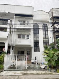 For RentTownhouseChokchai 4, Ladprao 71, Ladprao 48, : 3-storey townhouse for rent, Ladprao 84 Road, area of 30 square meters, 4 bedrooms, 3 bathrooms, rental price 22,000 baht per month.
