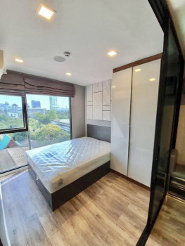 For RentCondoRatchadapisek, Huaikwang, Suttisan : Condo for rent Modiz Ratchada 32 24 sq m. Beautiful room, good view, fully furnished.  Easy access by both public transport and MRT