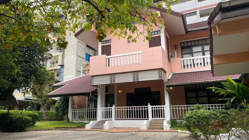 For RentHouseRama 8, Samsen, Ratchawat : 2 storey house for rent, Rama 1, Soi Wat Sam Ngam, modern style