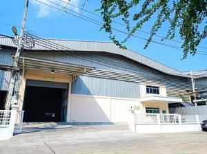 For RentFactorySamut Prakan,Samrong : Factory, warehouse for rent, 1575 sq.m., purple area, next to the main road, near BTS Phraeksa, Samut Prakan
