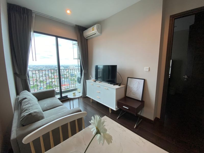 For RentCondoSukhumvit, Asoke, Thonglor : For rent 🧡🌿 Condo C Ekamai. 25th floor, super cheap price, high floor, beautiful view, has a washing machine.