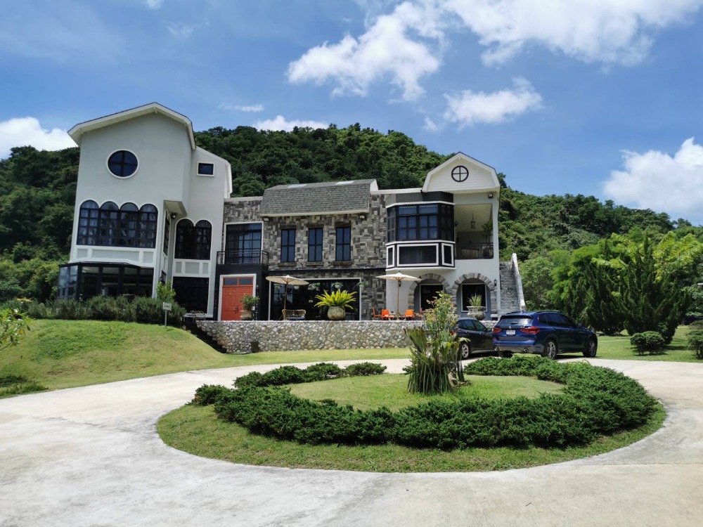 For SaleHouseKorat KhaoYai Pak Chong : Sale and rent: Beautiful house with private SWIMMING POOL, lovely view in Khaowong/ Khaoyai/ Pakchong area, 5 BR/ 5 B, 620 sqm, Good for rent for residential/ commercial
