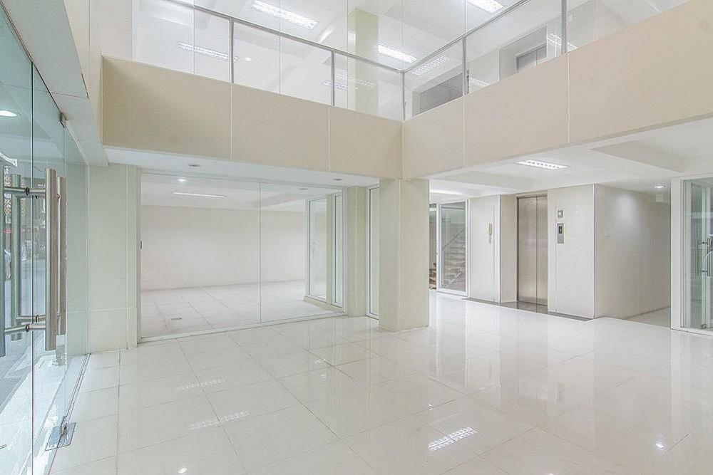 For RentOfficeSathorn, Narathiwat : 📍 Office for rent with elevator Narathiwat, BTS Nonsi 400m
