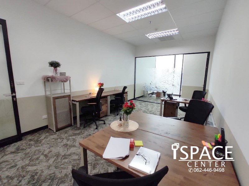 For RentOfficeRama9, Petchburi, RCA : Office for rent, next to MRT Rama 9 and near MRT Phetchaburi, only 180 meters, there is a partition for the executive room. ready to carry a notebook to work No need to decorate the office on a grade A office, the price includes everything.