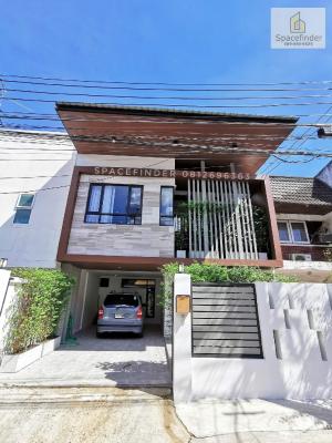 ขายทาวน์เฮ้าส์/ทาวน์โฮมอ่อนนุช อุดมสุข : Newly Renovated 3 Bedrooms Townhome For Sale with tenant  In Preedee Area