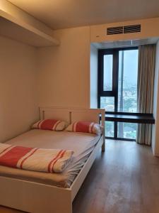 For RentCondoAri,Anusaowaree : Siamese Ratchakru has rooms available every day. You can make an appointment to see the room. #Add line, reply very quickly. ***Rooms are released very quickly. There are many rooms. Take a screenshot of the room or Copy link. Send Line to inquire and mak