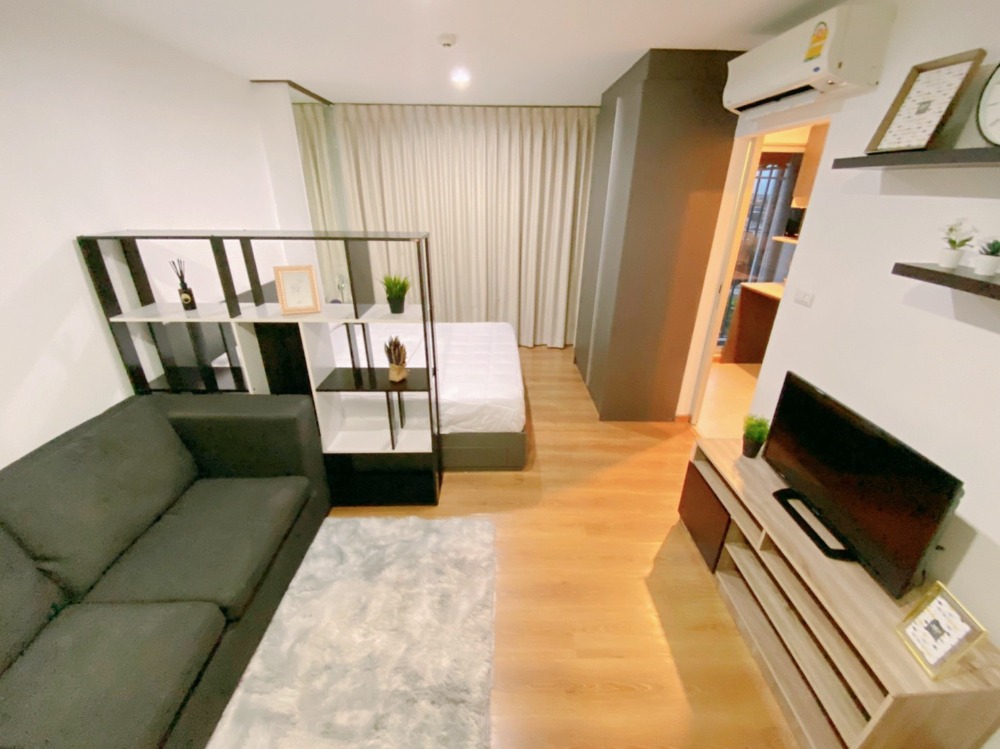 For RentCondoChaengwatana, Muangthong : Condo for rent, Hall mark Chaengwattana 17, size 24.5 sqm., price 6900 baht, Building B, 3rd floor, opposite Central Chaengwattana On the main road, easy in and out (new room ready for rent)