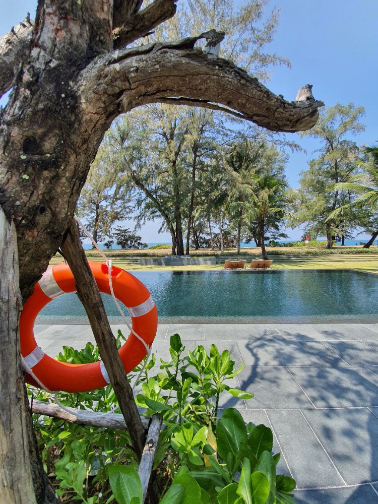 ขายคอนโดภูเก็ต ป่าตอง หาดราไวย์ : คุ้มสุดในโครงการบ้านไม้ขาว ภูเก็ต คอนโดติดหาด โดยแสนสิริ