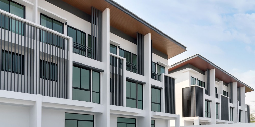 For SaleHome OfficeYothinpattana,CDC : Urgent sale / rent 26000 / home office COZY Satri Witthaya 2 near Central Eastville, 3 floors, corner plot, can park 4 cars in the house
