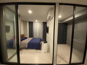 For SaleCondoVipawadee, Don Mueang, Lak Si : Selling a beautiful room!! Condo 1 bed room plus, size 34.38 sq.m. (can be made into 2 bedrooms), fully furnished, ready to move in, fairy room condition Next to 2 BTS stations