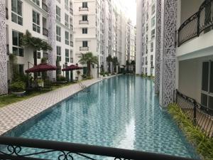 Sale DownCondoPattaya, Bangsaen, Chonburi : (Owner post: get Agent) Sell down Olympus City Garden, cheaper than Pre-Sale, over 8 hundred thousand baht, 1 Bedroom, size 27.85 sq m., 6th floor, very good position, overlooking the pool, south, clear view, no buildings to block.