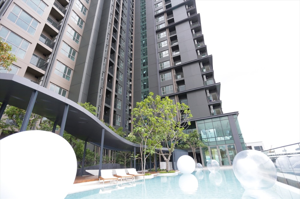 For SaleCondoThaphra, Talat Phlu, Wutthakat : Condo for SALE *** Whizdom Station Ratchada Thapra *** High floor 30+, best location at Talat Phlu. Reflects the quality of life and is modern @4.45 MB All in