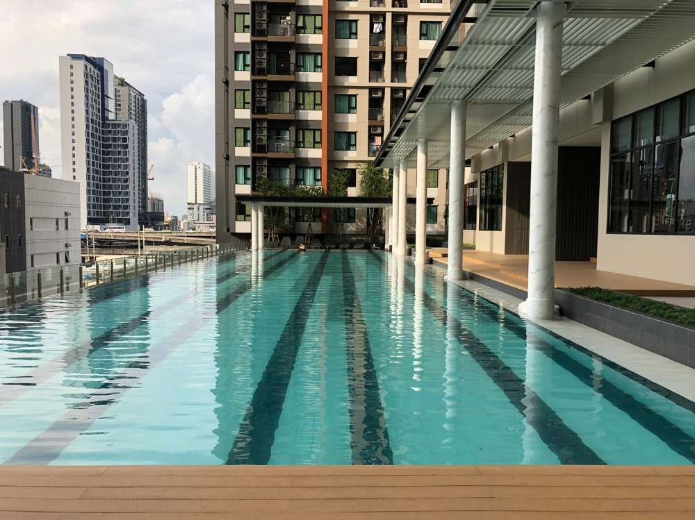 For RentCondoRama9, Petchburi, RCA : Urgent (For rent) Life asoke, large room, high floor, good price, beautifully decorated, ready to move in immediately.