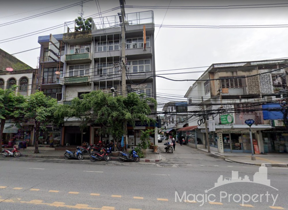 For SaleShophouseOnnut, Udomsuk : Shophouse For Sale 4 Floors in Soi Sukhumvit 71, Watthana, Bangkok