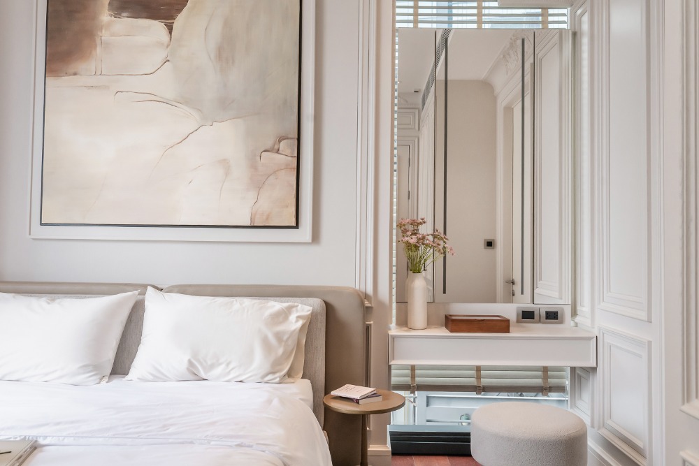 For RentCondoSukhumvit, Asoke, Thonglor : Khun by yoo Size 53.5 sq m, rent 65,000 baht, final price, selling for 19,900,000 baht, brand name furniture in the whole room, 7th floor, owner provides it himself, happy to accept agent 0949996364 add line