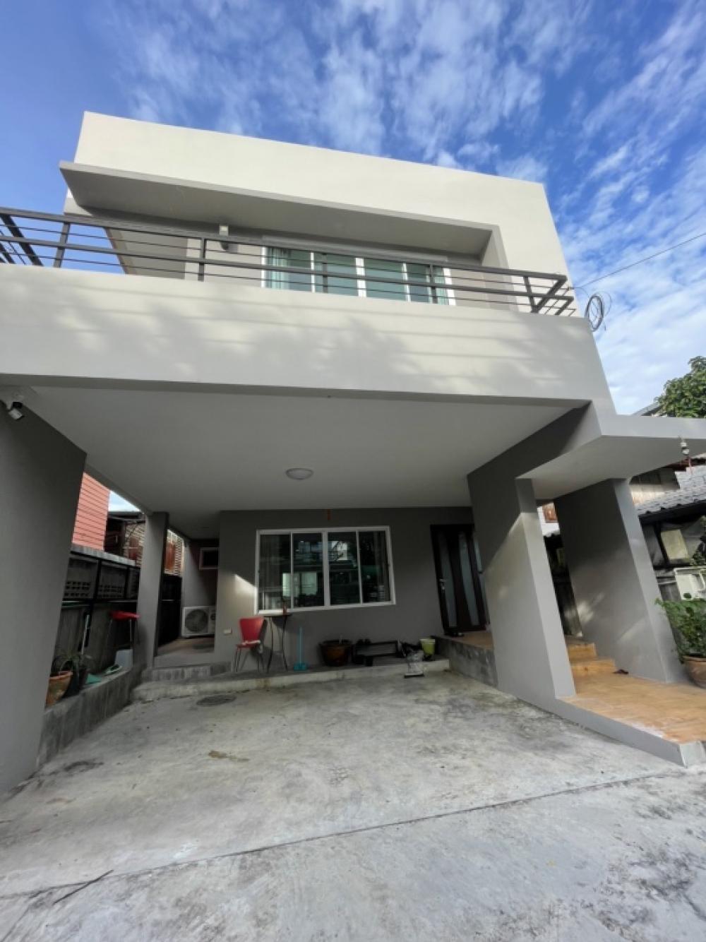 For RentHouseRatchadapisek, Huaikwang, Suttisan : 🔥🔥Risa01219 two-storey house for rent. Near Mrt Huai Khwang, 50 sq m, 3 bedrooms, 3 bathrooms, 2 parking spaces, 55,000 baht, negotiable 🔥🔥