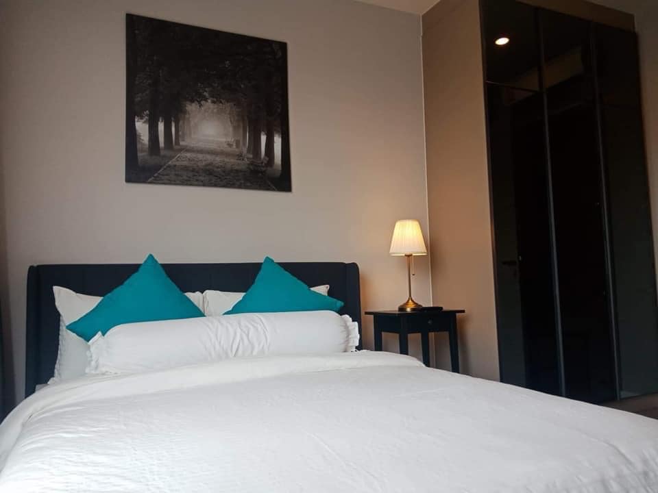 For RentCondoSathorn, Narathiwat : For rent The Room Sathorn - St.Louis (Condo The Room Sathorn-St.Louis), beautiful room decorated in hotel style, Pool view side