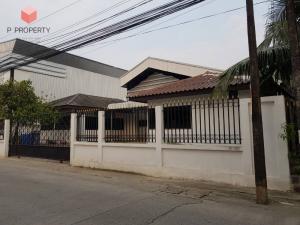 For RentWarehouseKasetsart, Ratchayothin : Warehouse and office for rent, Ramintra, Bang Khen, Bangkok, area 900 sq.m.